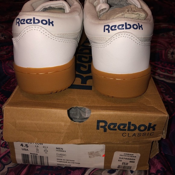 White Classic Reebok - Picture 7 of 8